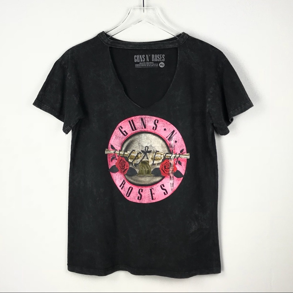 Sold🥀Guns N’ Roses Choker V-Neck Graphic Band Tee - Picture 1 of 6
